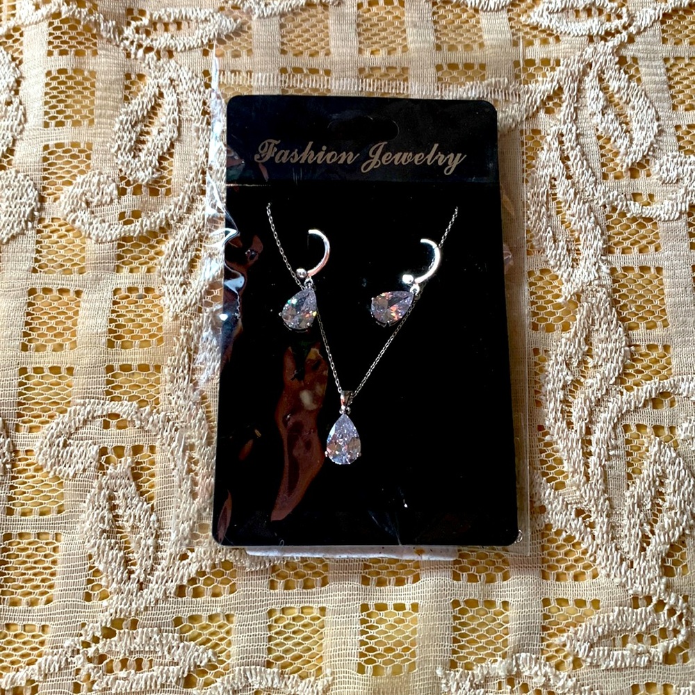 Earring and necklace set